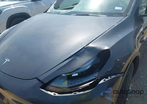 2025 Tesla Model Y Performance Dual Motor All-Wheel Drive z USA, uszkodzony, nr VIN 7SAYGDEF1SA344914